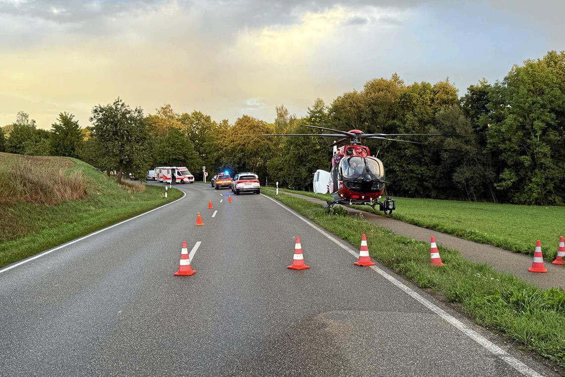 Auch ein Rettungshelikopter ist im Einsatz. Foto: 7aktuell.de | Kevin Lermer