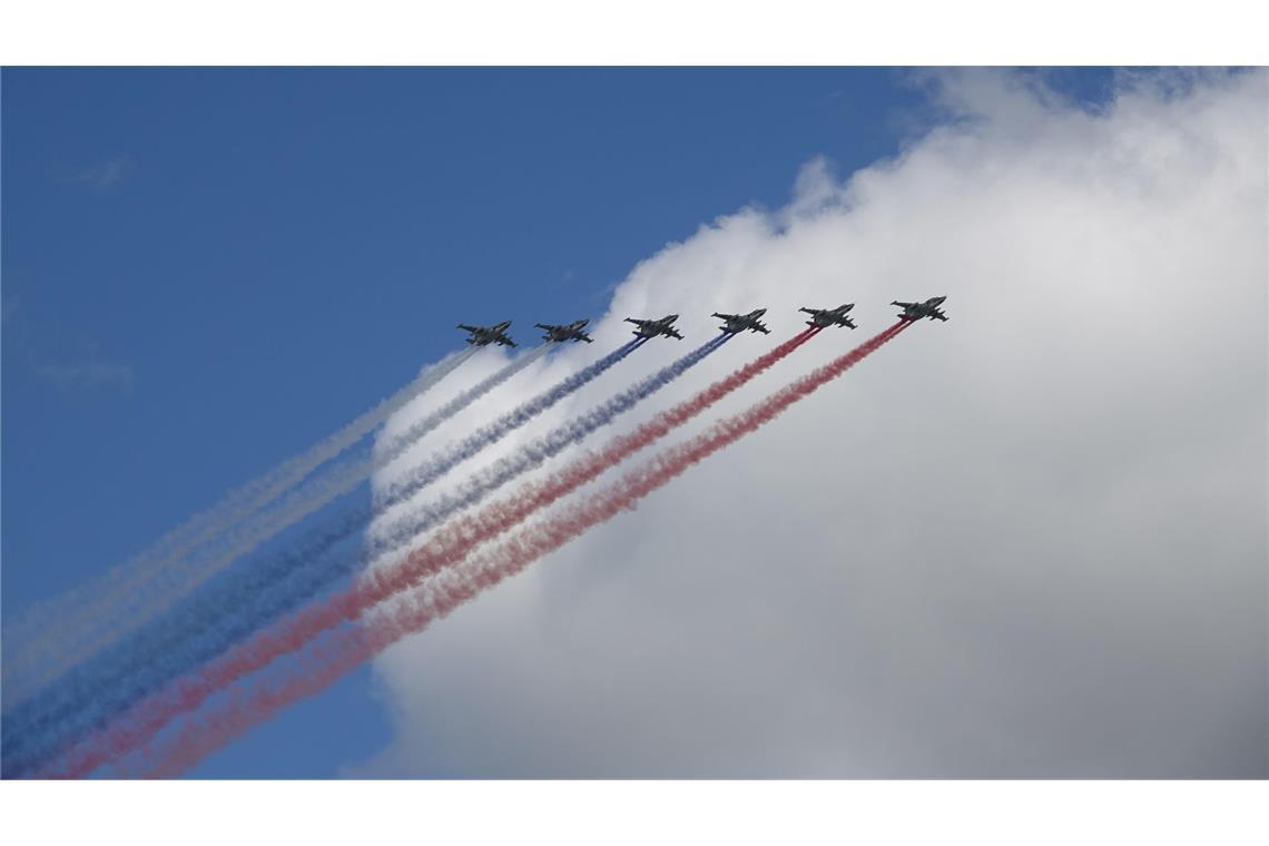 Parade im Krieg - Putin feiert Sieg über Nazideutschland Auch eine Flugshow gehörte zur Militärparade auf dem Roten Platz.