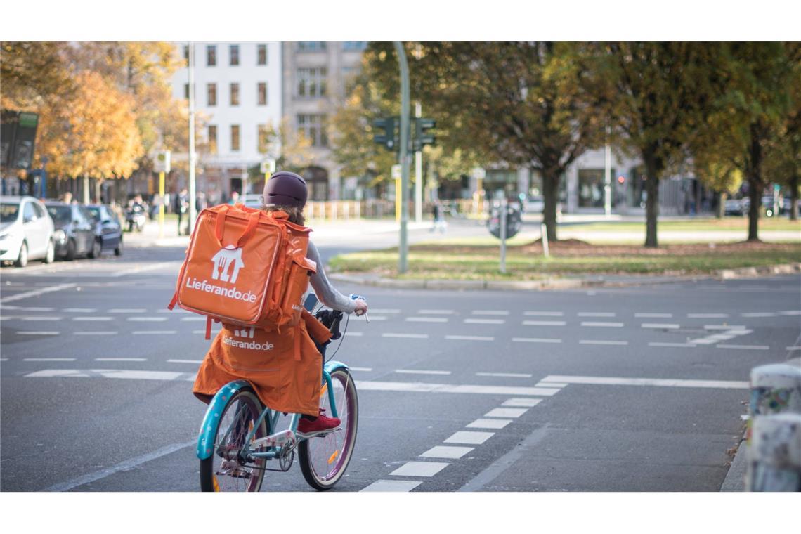 Auch Fahrradkuriere arbeiten oft auf Minijob-Basis – künftig könnte der Service nur noch erschwert möglich sein.