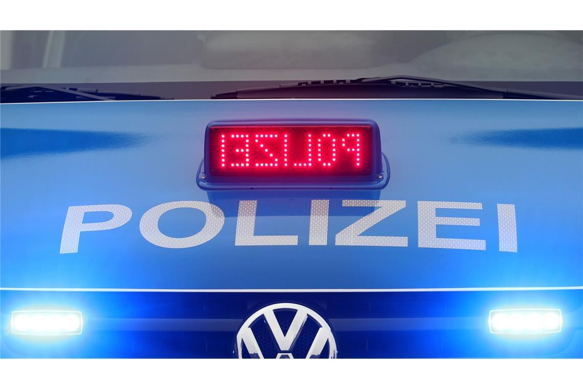 Frauen prügeln sich in Einkaufsladen Auch gegenüber der Beamten sei eine 28-Jährige aggressiv geworden. (Symbolbild)