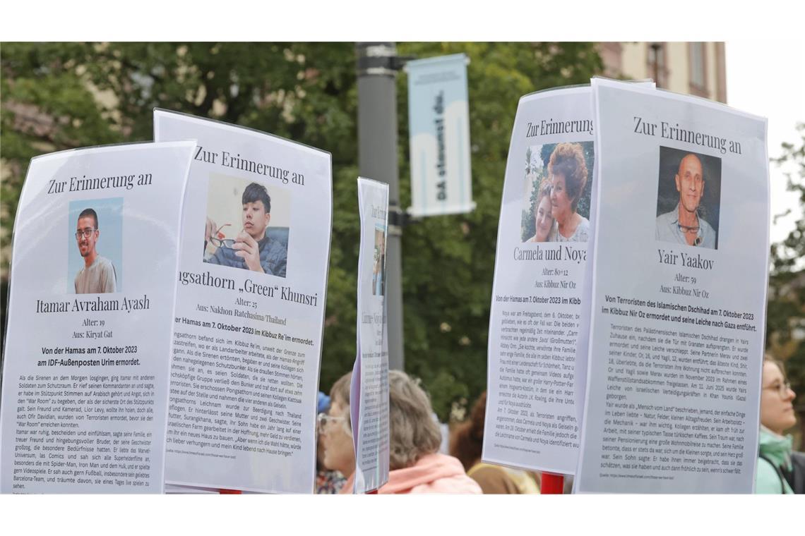 Deutschland erinnert an die Opfer des Hamas-Angriffs Auch in anderen deutschen Städten erinnern Menschen an die Opfer des Krieges.