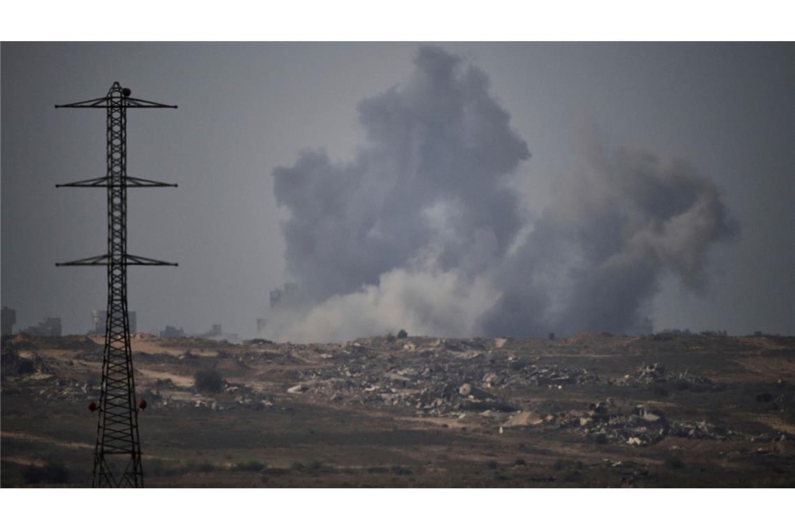 Hamas: Israel gefährdet mit Offensive Leben der Geiseln Auch in anderen Gebieten des Gazastreifens gehen die Kämpfe weiter. (Archivbild)