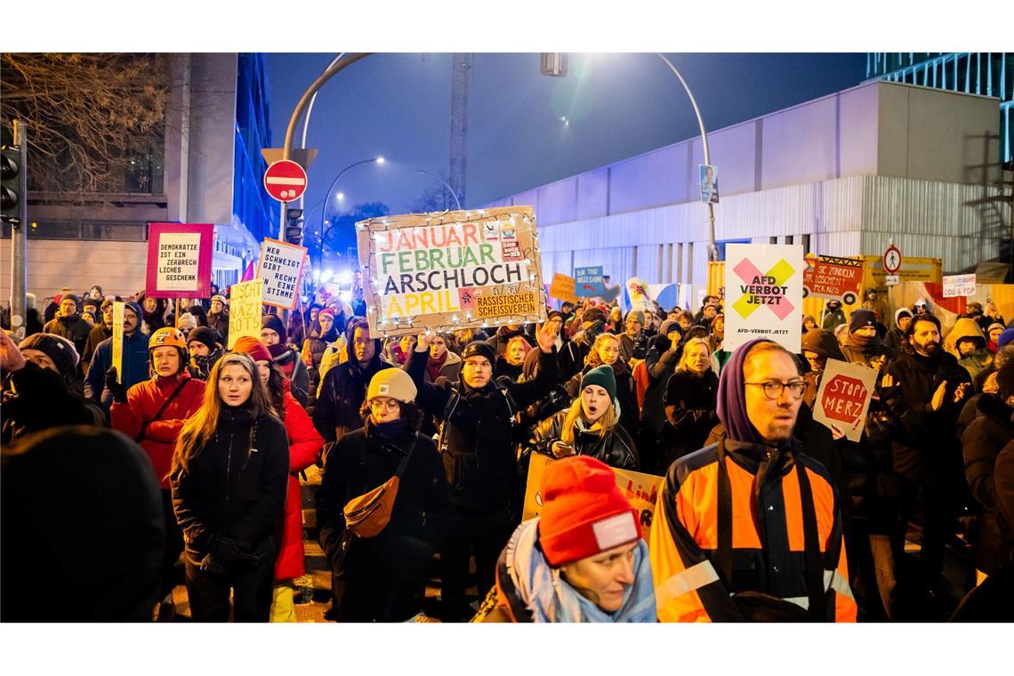 Auch am Sonntag zahlreiche Demos gegen rechts Auch in Berlin zog es wieder zahlreiche Menschen auf die Straße.