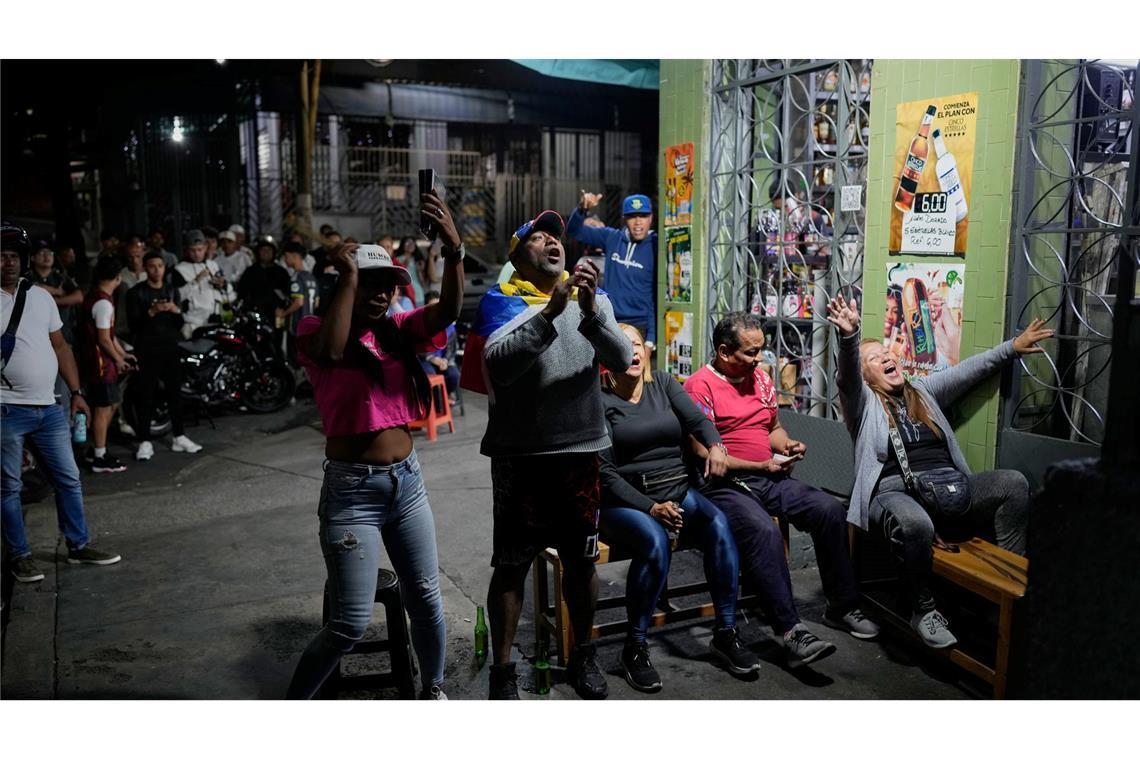 Auch in Caracas feiern die Menschen.