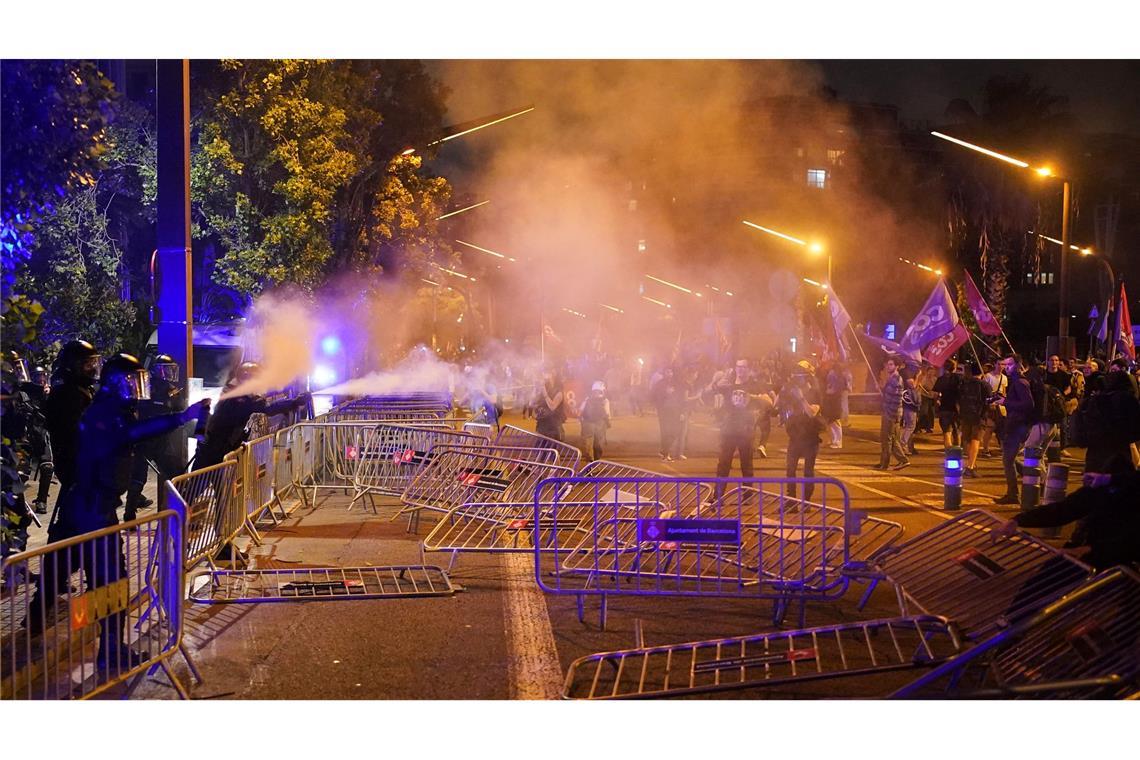 Streiks und Demos in Spanien gegen Israel wegen Gaza Auch in der Nähe des israelischen Konsulats in Barcelona kam es zu Unruhen.