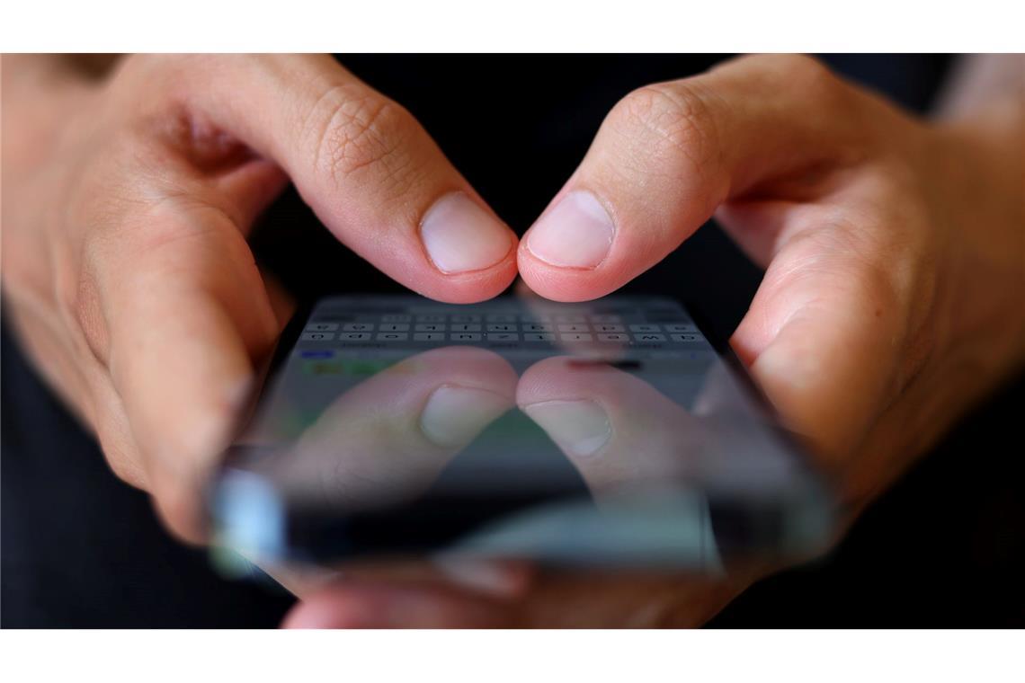 Sextortion: Vom Flirt zur Erpressung Auch in Freundschaften kann es wegen Eifersucht zu Fällen von Sextortion kommen. (Symbolbild)