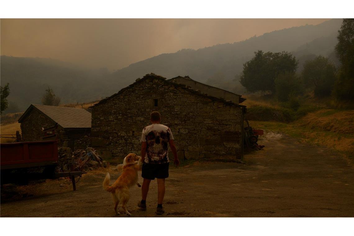 Toter bei Waldbrand in der Nähe von Madrid Auch in Galicien brennt es lichterloh.