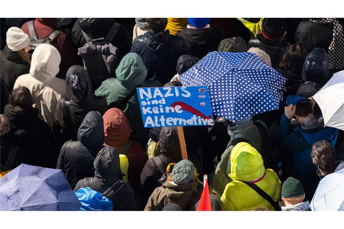 Zehntausende bei Demos nach Unions-Migrationsantrag Auch in Hannover gehen Menschen auf die Straße.