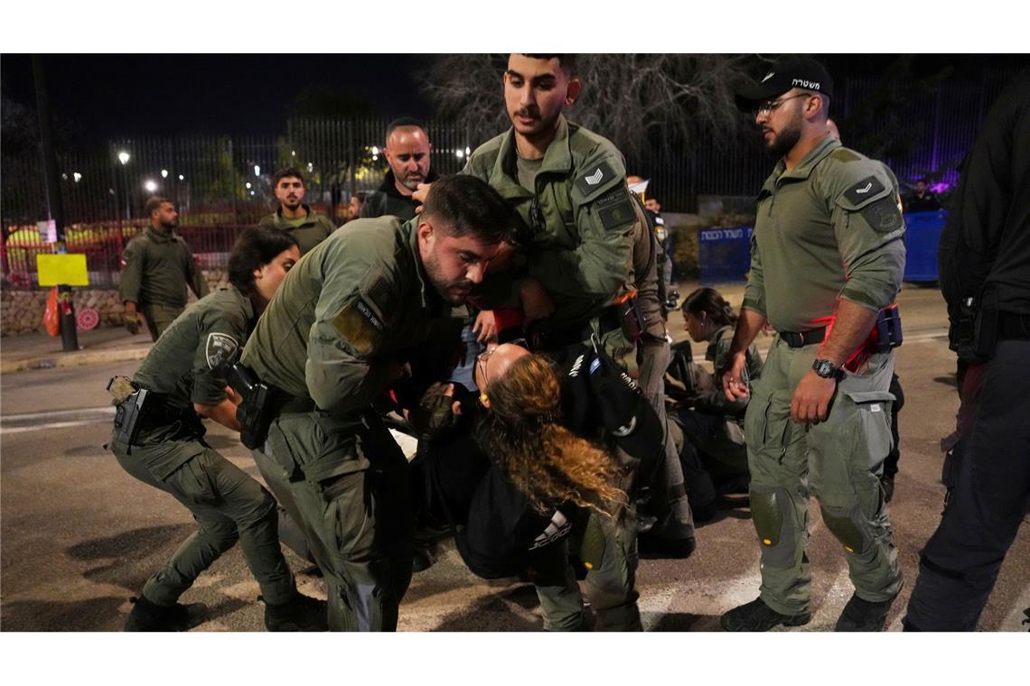 Demos in Gaza gegen Krieg und Hamas weiten sich aus Auch in Israel wird demonstriert - gegen die rechts-religiöse Regierung von Netanjahu.