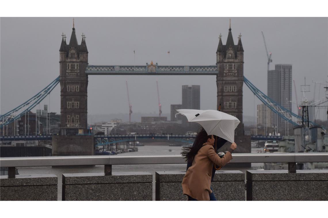 Ein Toter bei Sturm in England - Viele Haushalte ohne Strom Auch in London gab es starken Wind sowie Regen.