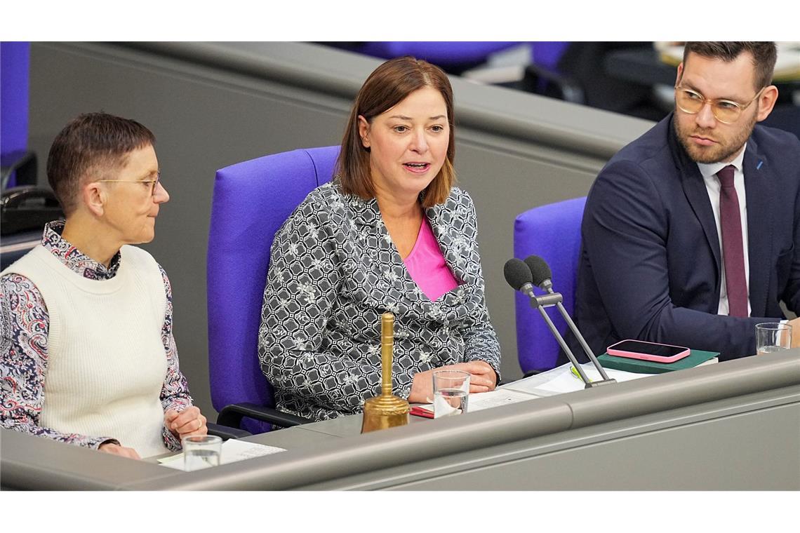 Abschied am Rednerpult: Kühnerts Appell an die Demokratie Auch Magwas verabschiedete sich emotional.