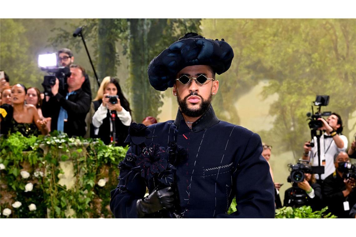 Phänomen Bad Bunny: Vom Supermarkthelfer zum Superstar Auch modisch setzt der Künstler Akzente. (Archivbild)