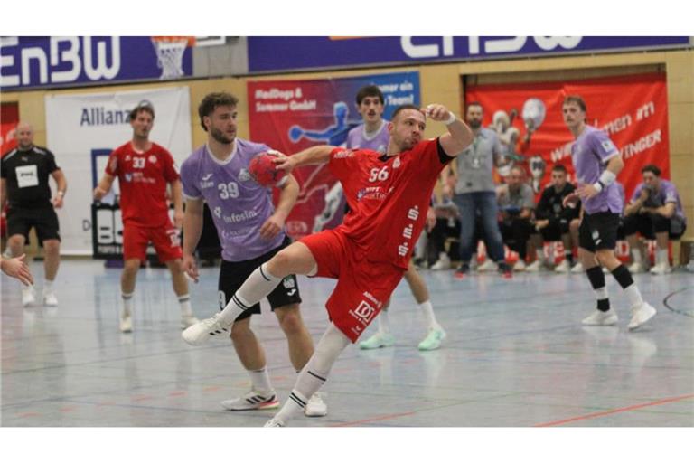 Auch Neuhausens Kapitän Simon Kosak macht in Kornwestheim ein gutes Spiel. 