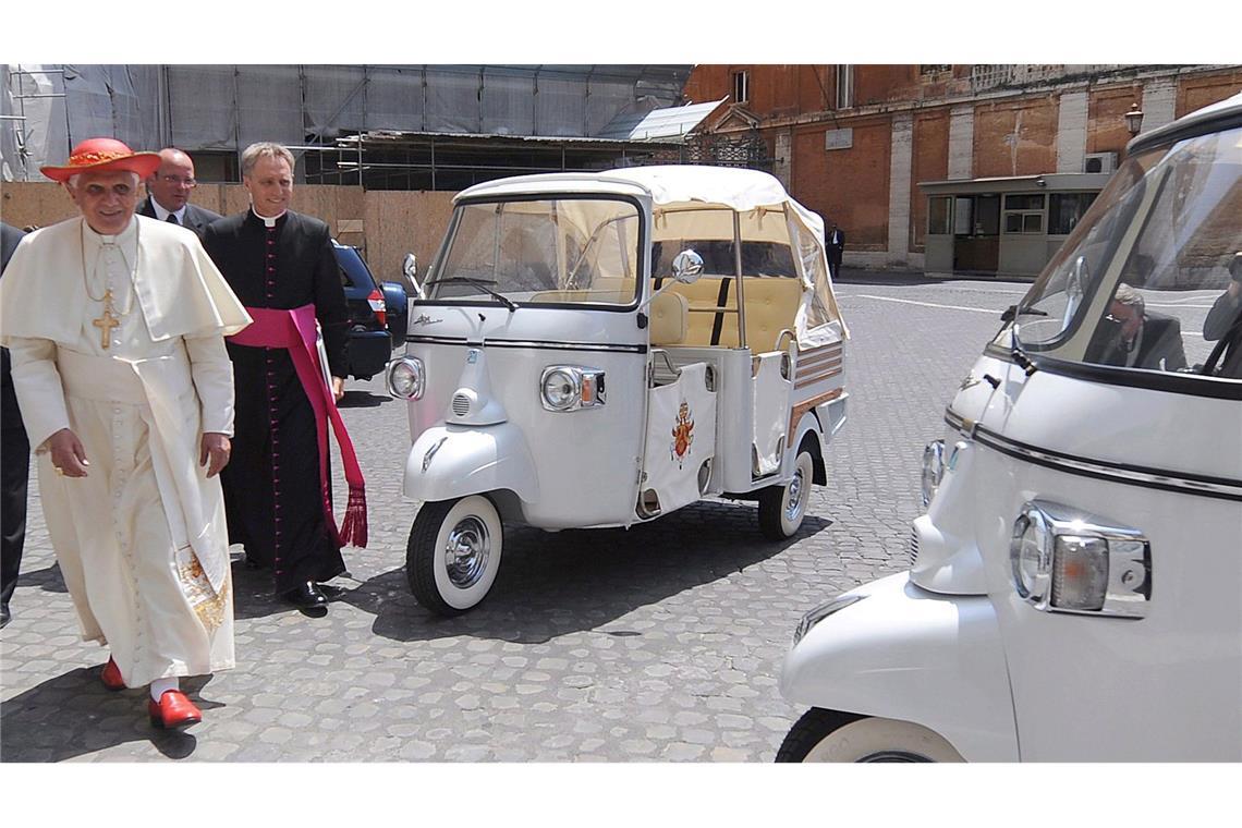 Ciao Biene: Italien nimmt Abschied von der Ape Auch Papst Benedikt XVI. bekam einst ein "Apamobil". (Archivbild)