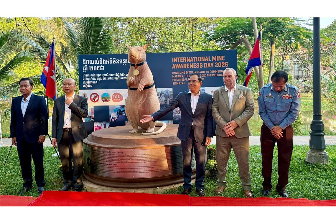 Auch Politiker kamen zur feierlichen Enthüllung.