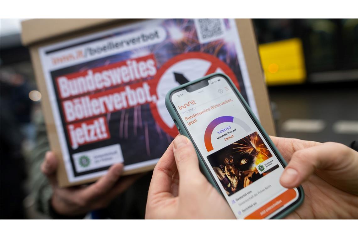 1,9 Millionen Menschen fordern Böllerverbot Auch Polizisten wurden in der Silvesternacht durch Böller verletzt.
