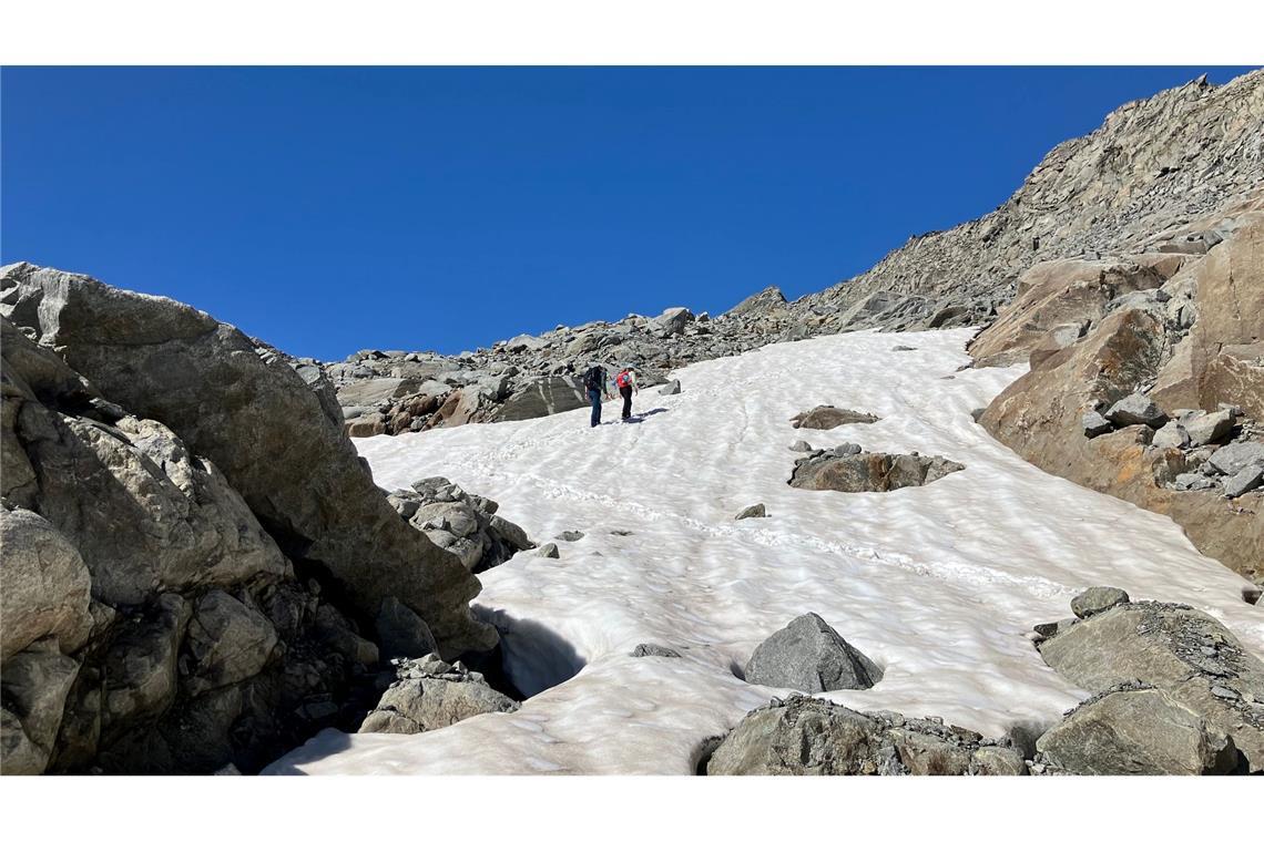 Klimakrise am Berg: Würmer fürs Hütten-Klo und Einfachheit Auch Schneefelder werden weniger - ein Problem für die Wasserversorgung auf hochgelegenen Hütten.