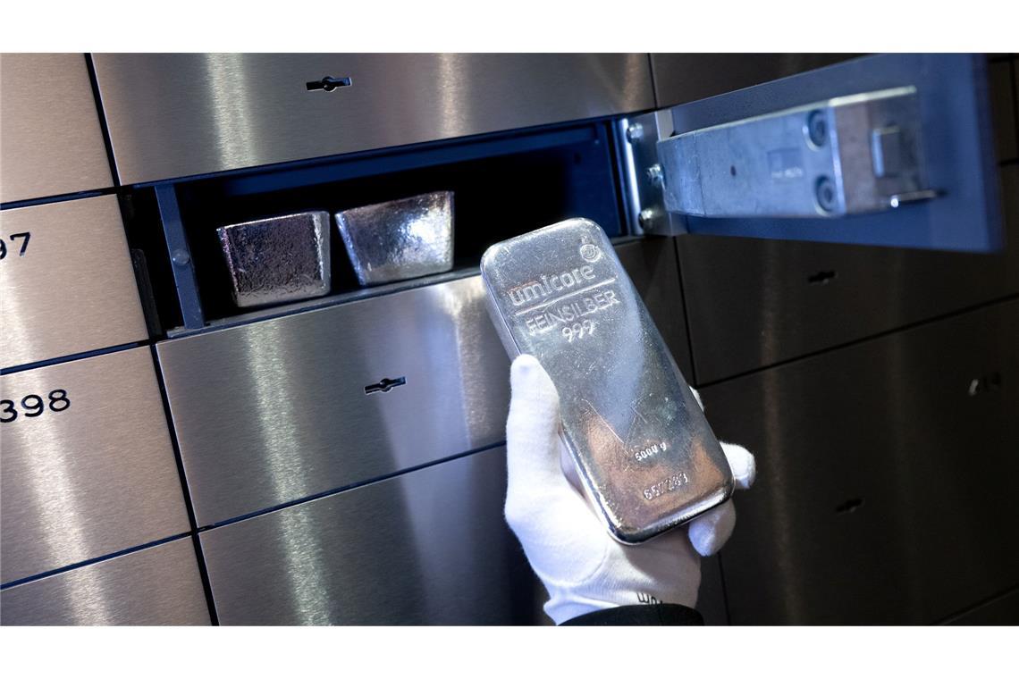 Gold steigt von Rekord zu Rekord - auch Silber stark gefragt Auch Silber wird immer teurer.