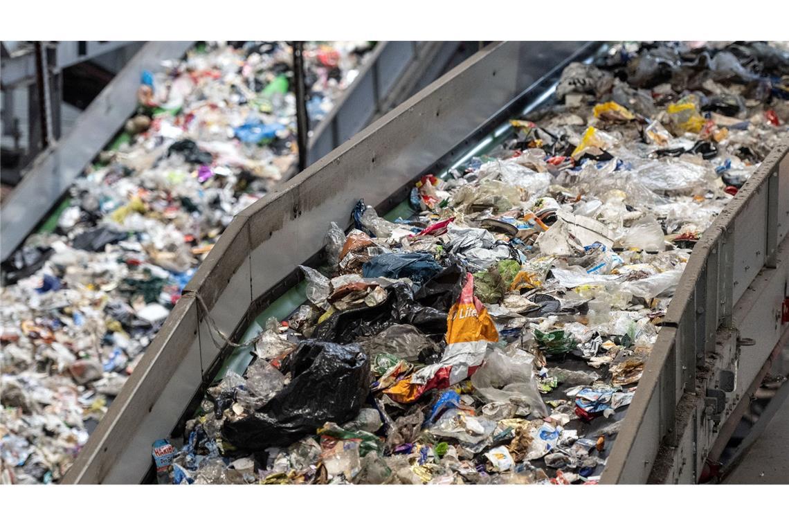Auch sortiertes Plastik wird nicht immer recycelt. (Archivbild)