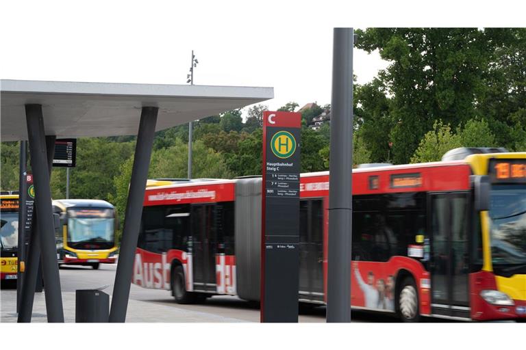 Auch Tübingen will seinen Busbahnhof überwachen lassen, um Graffitisprayer abzuschrecken oder schwere Straftaten zu verhindern. (Archivbild)