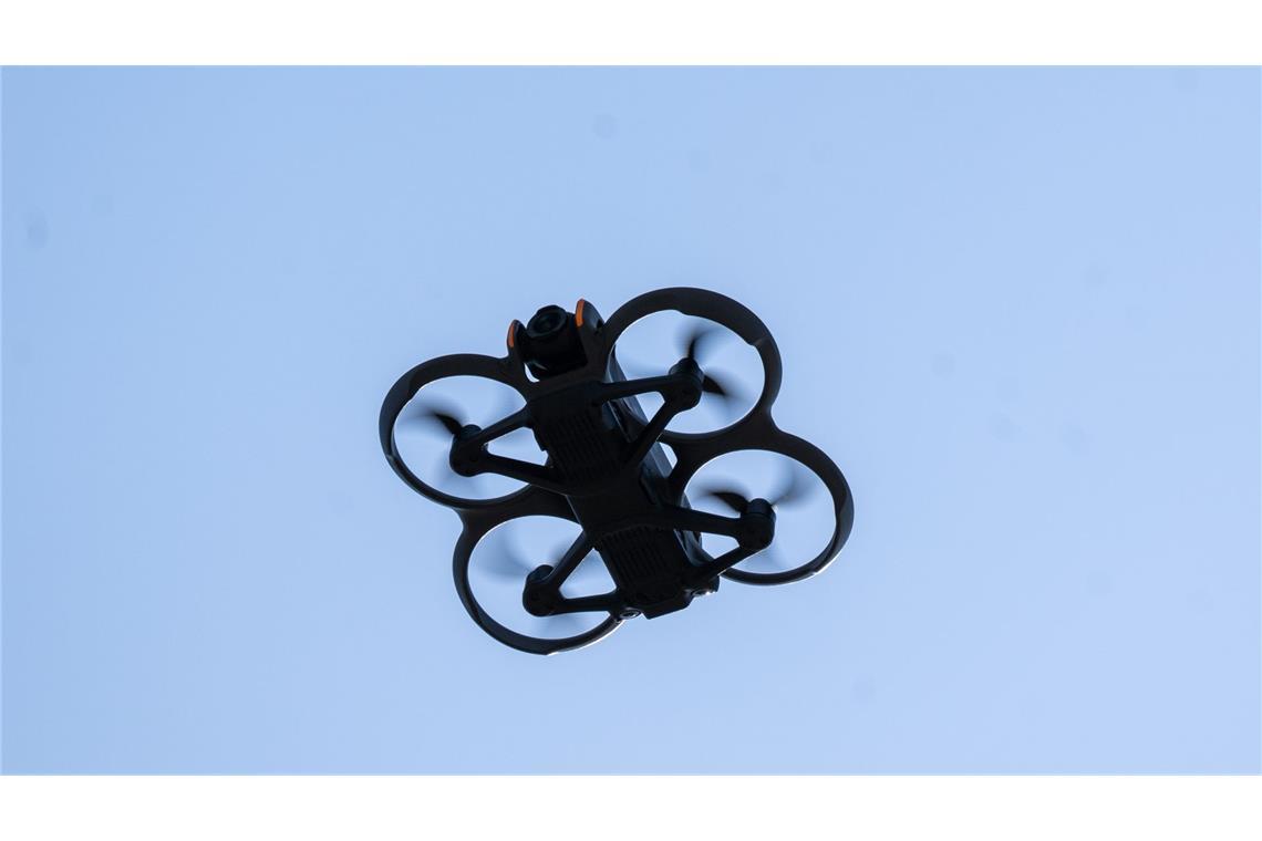 Auch über einem Bundeswehrgelände in der Nähe des Münchner Flughafens tauchte eine Drohne auf. (Symbolbild)