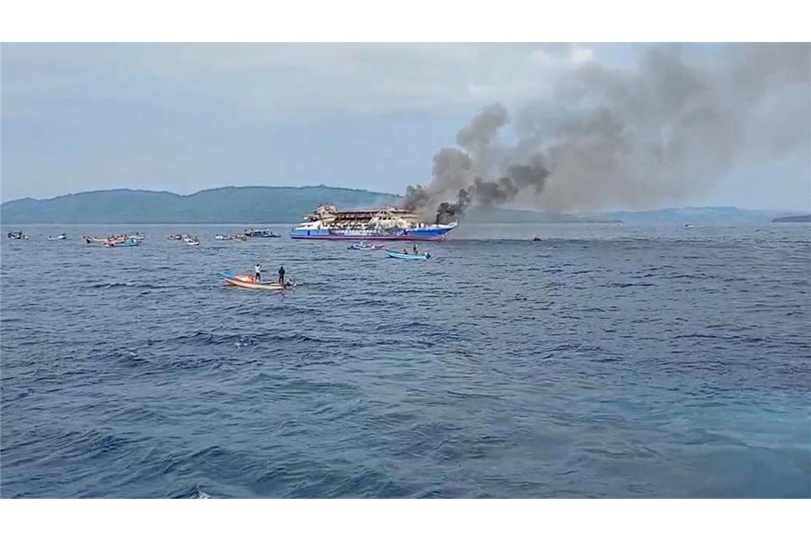 Auch viele Fischerboote eilten den Menschen zu Hilfe.