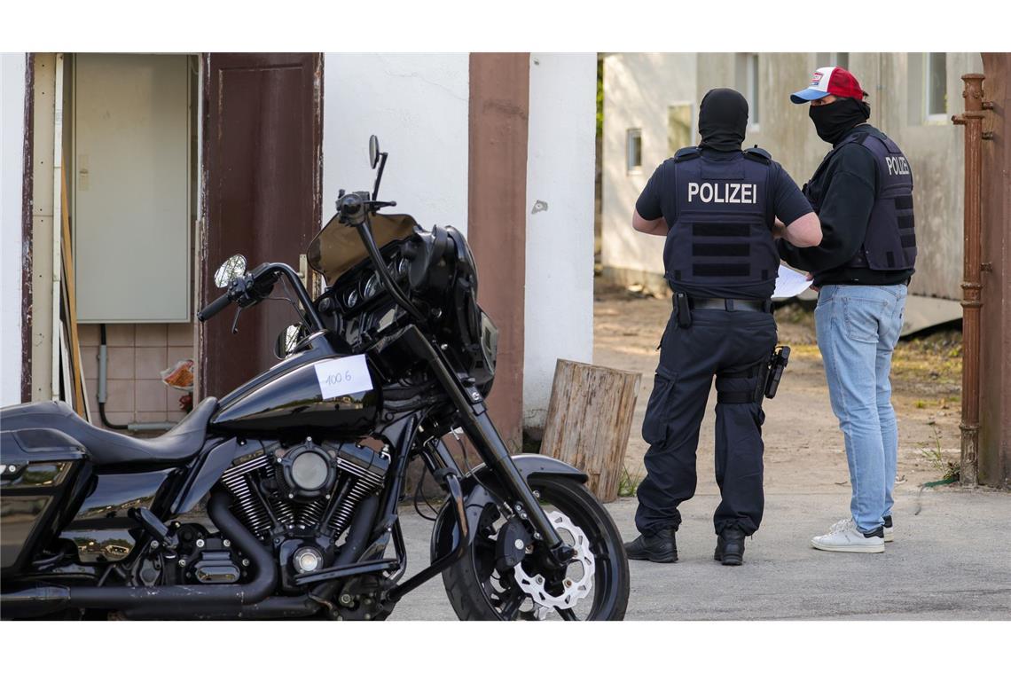 Auch wenn das "Chapter" in Leverkusen im Fokus stand, durchsuchten die Beamten Wohnungen und Geschäftsräumen von Vereinsmitgliedern und Unterstützern in ganz NRW.