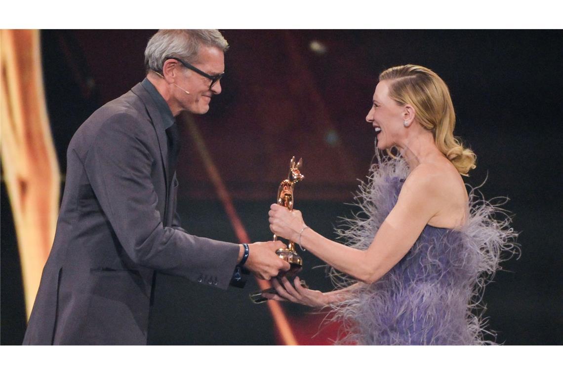 Auch wenn sie ihn nicht verstand, dankte Blanchett Götz Otto für die netten Worte.