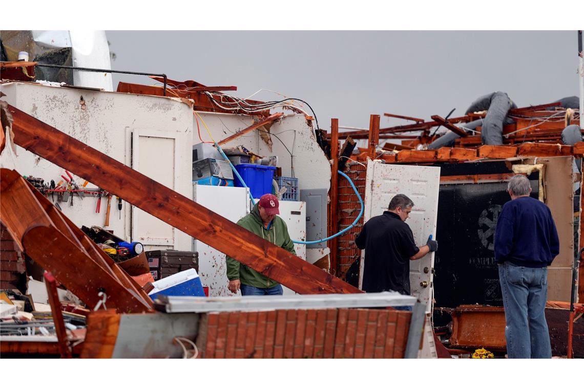 Verletzte und Verwüstung nach Tornados in Oklahoma Auch wenn weitere Tornados nicht auszuschließen sind, haben Einsatzkräfte in Oklahoma mit den Aufräumarbeiten begonnen.