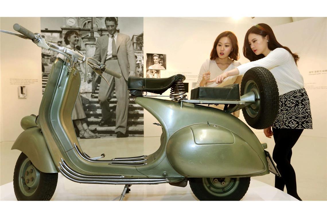 Audrey Hepburn und Gregory Peck cruisten auf der Vespa durch Rom. (Archivbild)