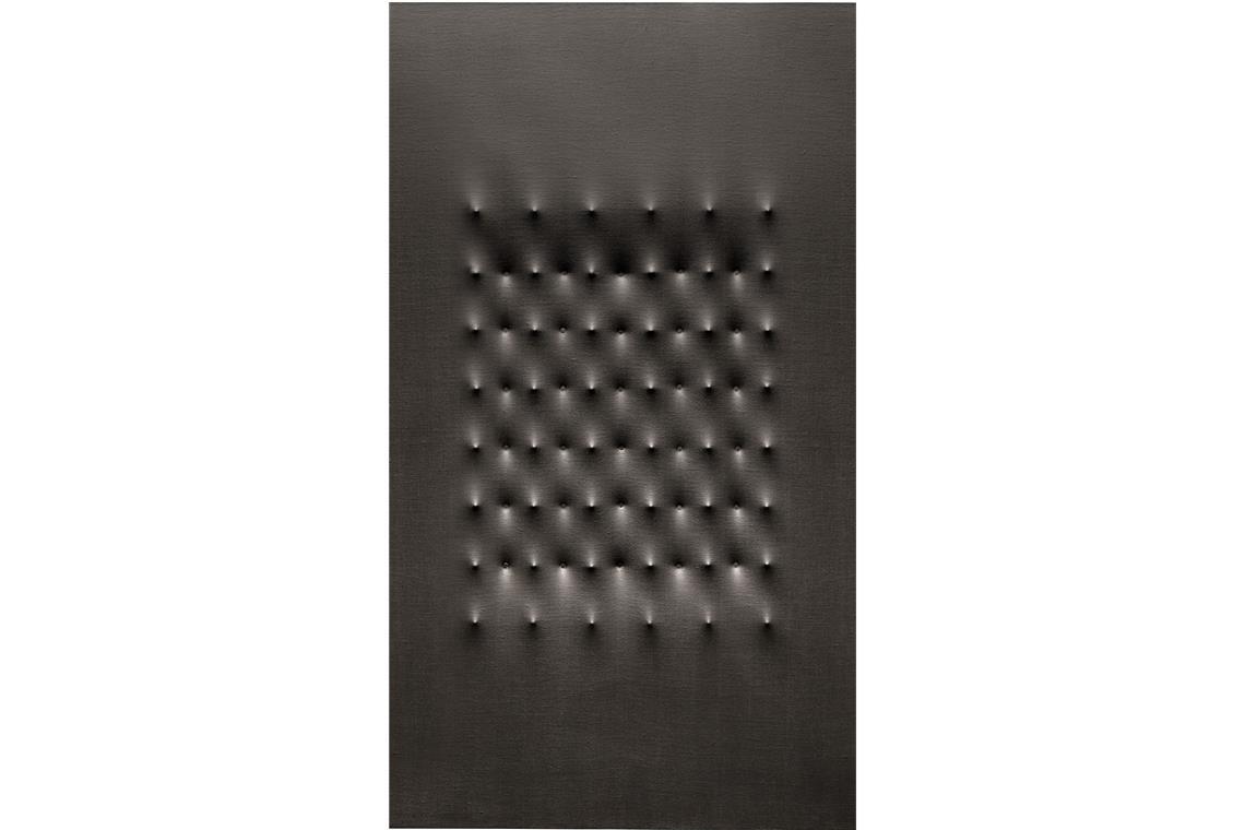 Christie’s versteigert Kunstsammlung von Helga und Edzard Reuter Auf 200 000 bis 300 000 Euro geschätzt: Enrico Castellanis „Superficie nera No. 3“ von 1964