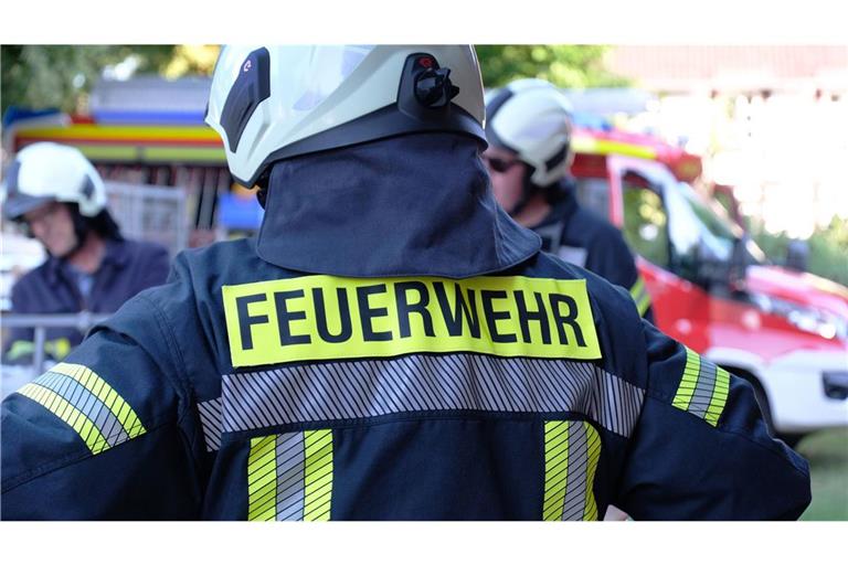 Auf dem Dach einer Hochhaus-Baustelle in Berlin bricht am Montagmorgen ein Feuer aus. Einsatzkräfte sind noch vor Ort (Symbolbild).