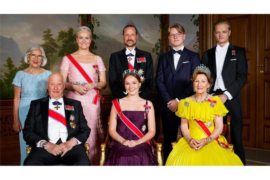Auf dem Familienfoto zum 18. Geburtstag von Ingrid Alexandra aus dem Jahr 2022 ist hinten rechts auch Marius Borg Høiby zu sehen. (Archivbild)