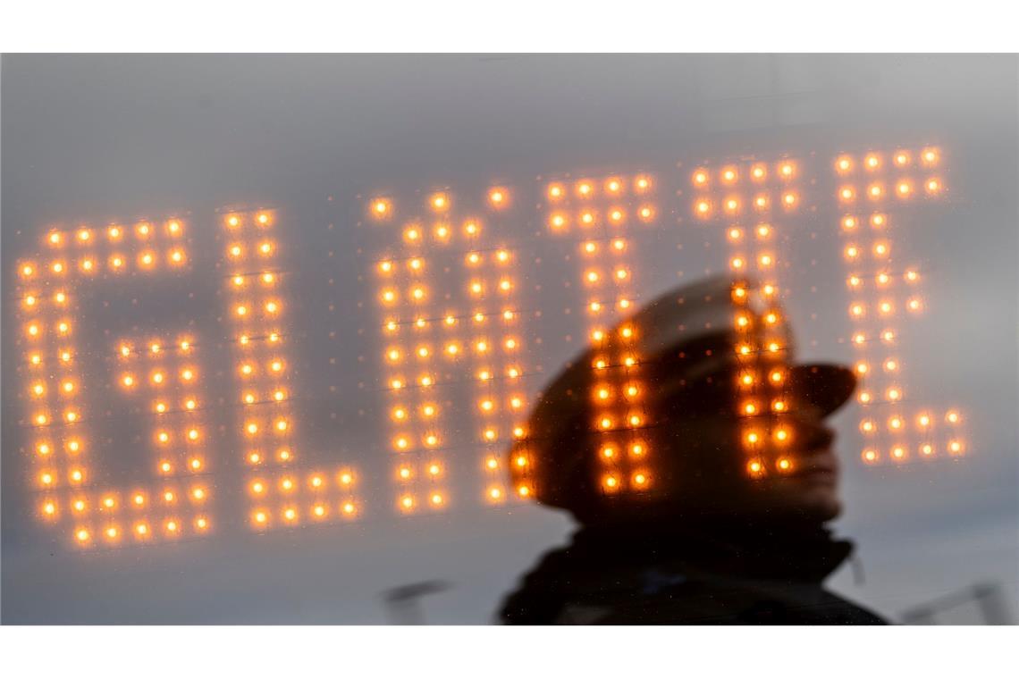 Auf dem Flughafen Wien ist der Betrieb wegen Glatteis vorübergehend eingestellt worden. (Symbolfoto)