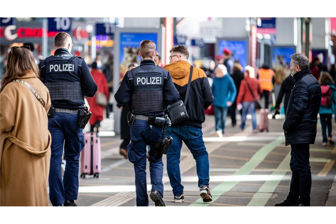 Anstieg von Straftaten im öffentlichen Verkehr erwartet Auf dem Gebiet von Bahnanlagen der Eisenbahnen des Bundes obliege die polizeiliche Zuständigkeit grundsätzlich der Bundespolizei (Symbolbild).