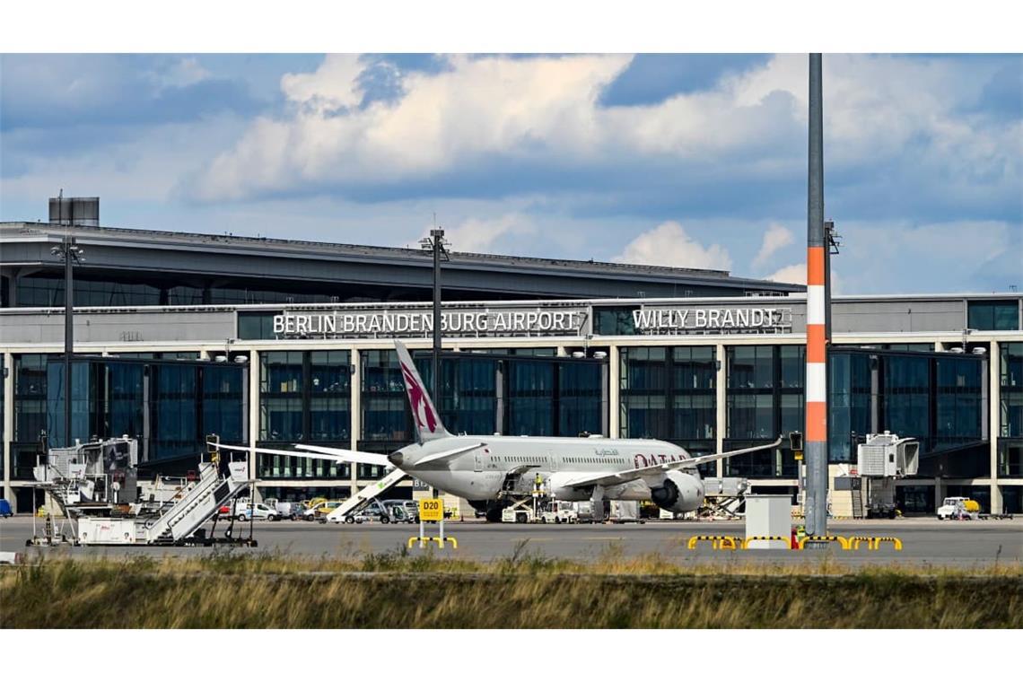 Auf dem Hauptstadtflughafen BER wurde der Gefahrgut-Alarm ausgelöst. (Archivbild)