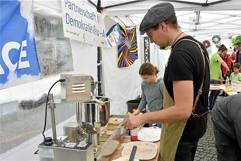 Auf dem Naturparkmarkt in Backnang hat die Partnerschaft für Demokratie Donuts gebacken. Archivfoto: Tobias Sellmaier