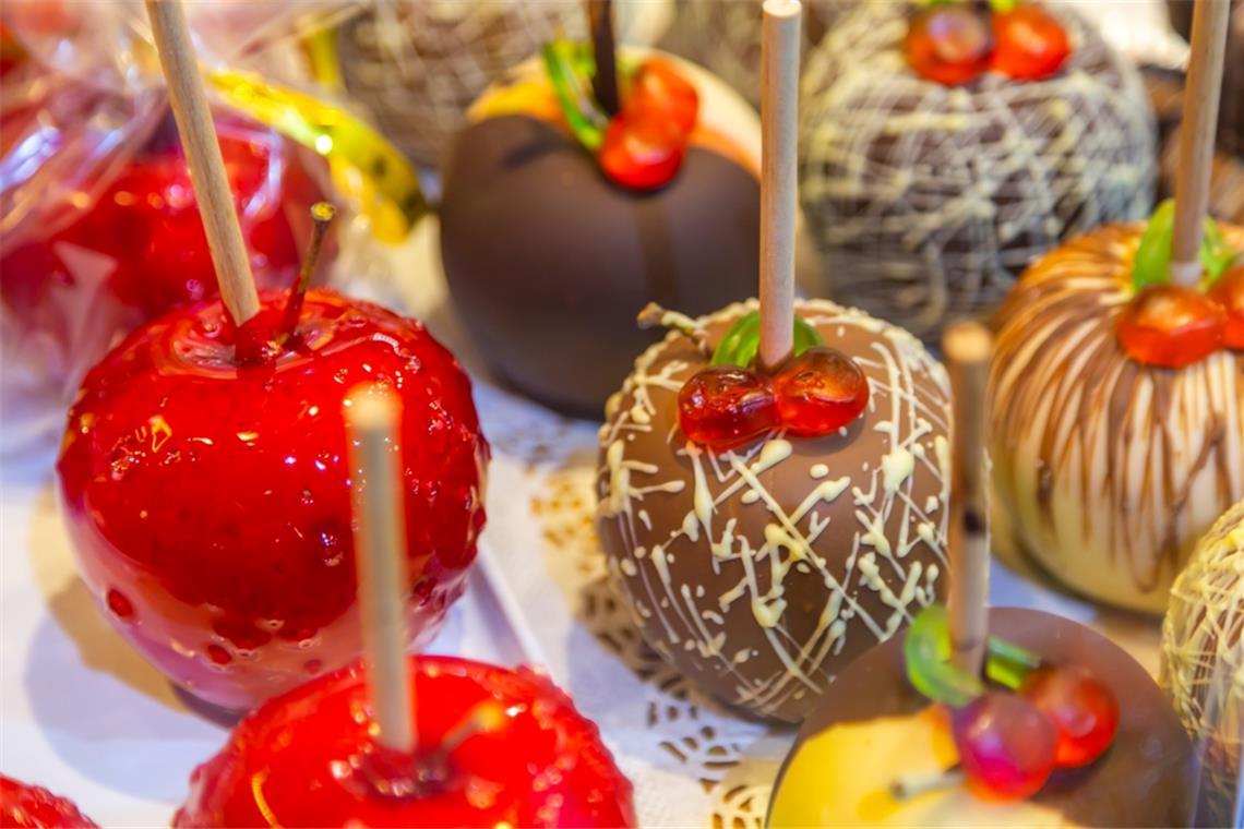So viele Kalorien haben Glühwein, Bratwurst und Co Auf dem Weihnachtsmarkt gibt es echte Kalorienbomben.