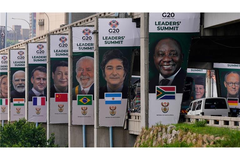 Auf den Plakaten zum G20-Gipfel in Johannesburg ist Chinas Präsident Xi noch zu sehen. Kommen wird er aber nicht.