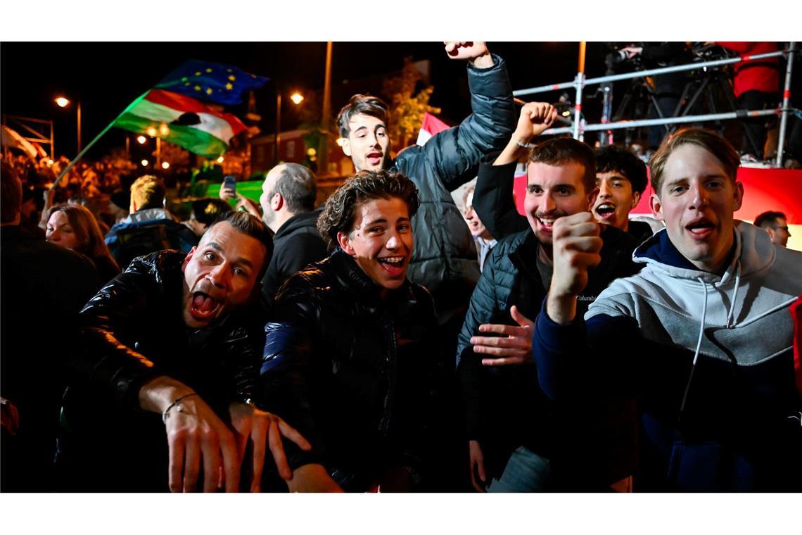 Auf den Straßen von Budapest kannte die Freude über die Abwahl Orbans keine Grenzen.