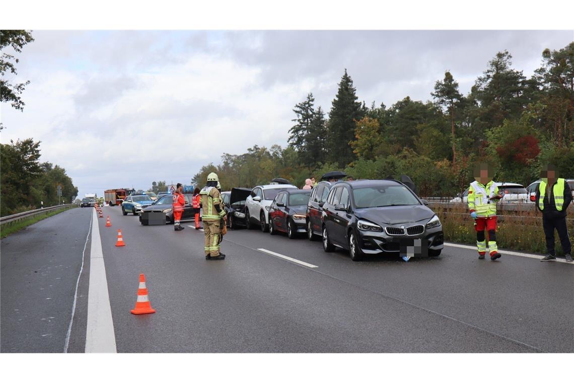 Massenkarambolage mit acht Autos auf der A5 Auf der A5 kam es am Sonntag zu einer Massenkarambolage.