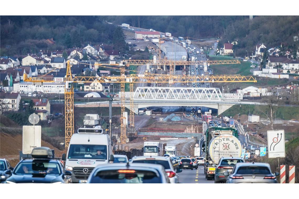 Auf der A8 bei Pforzheim wird am Wochenende die Fahrbahn ihn Richtung Stuttgart gesperrt (Archivbild).