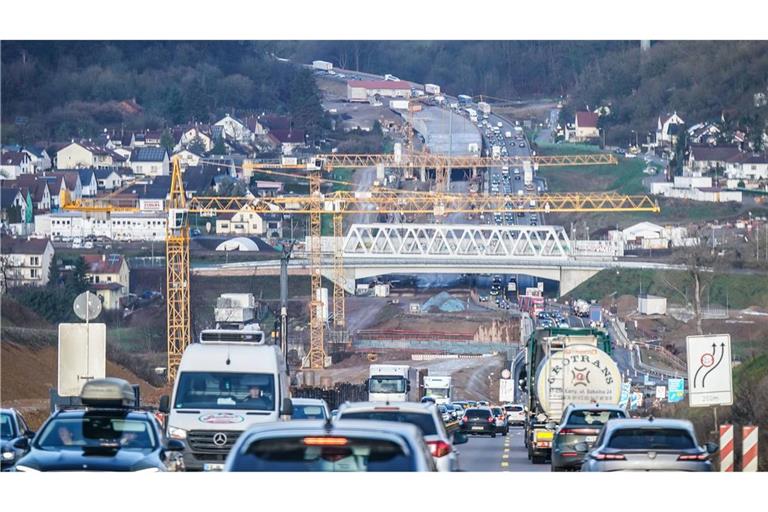 Auf der A8 bei Pforzheim wird am Wochenende die Fahrbahn ihn Richtung Stuttgart gesperrt (Archivbild).