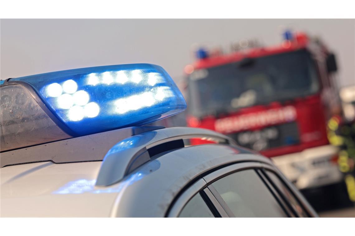 Auf der A8 kommt es durch den Brand zu einer starken Rauchentwicklung. (Symbolfoto)