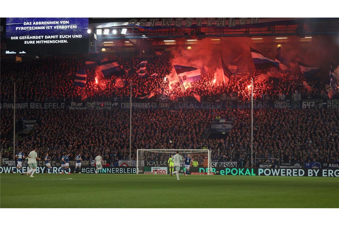 Forscher Außenseiter: Arminia glaubt an "Wunder" gegen Bayer Auf der Bielefelder Alm ist die Arminia in dieser Pokal-Saison eine Macht.