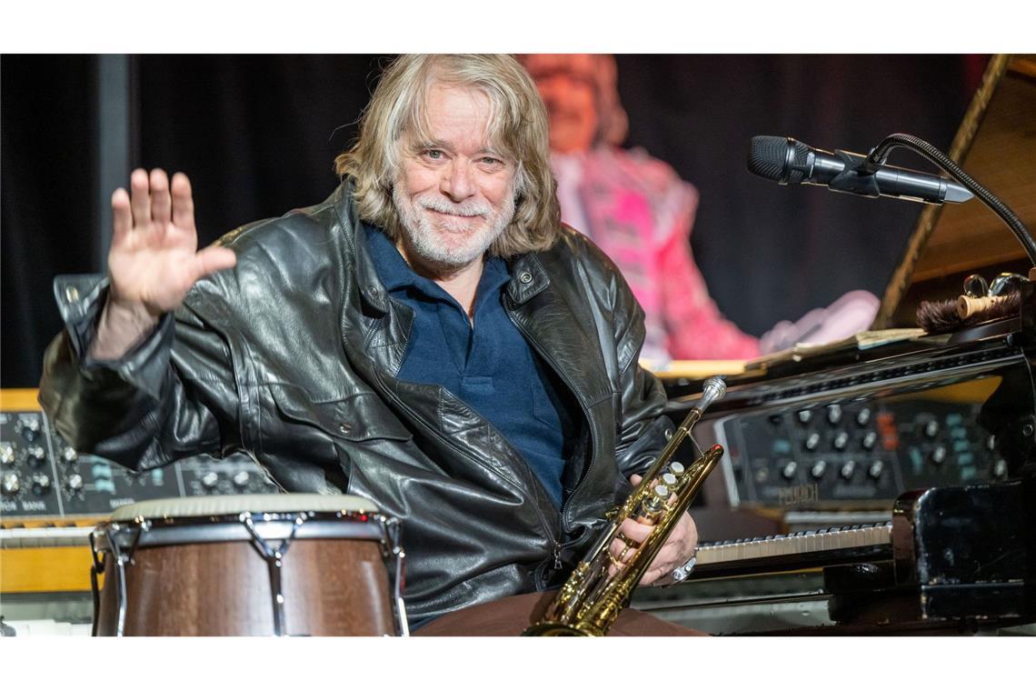 Helge Schneider wird 70 - und macht weiter Quatsch und Musik Auf der Bühne ist der Unterhaltungskünstler schon seit mehreren Jahrzehnten zu Hause. (Archivbild)