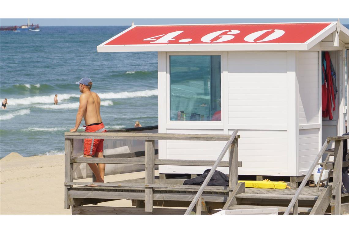 Auf der Nordseeinsel Sylt ist am Wochenende ein Mann beim Baden ums Leben gekommen (Symbolbild).