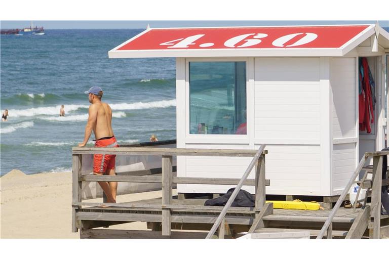 Auf der Nordseeinsel Sylt ist am Wochenende ein Mann beim Baden ums Leben gekommen (Symbolbild).
