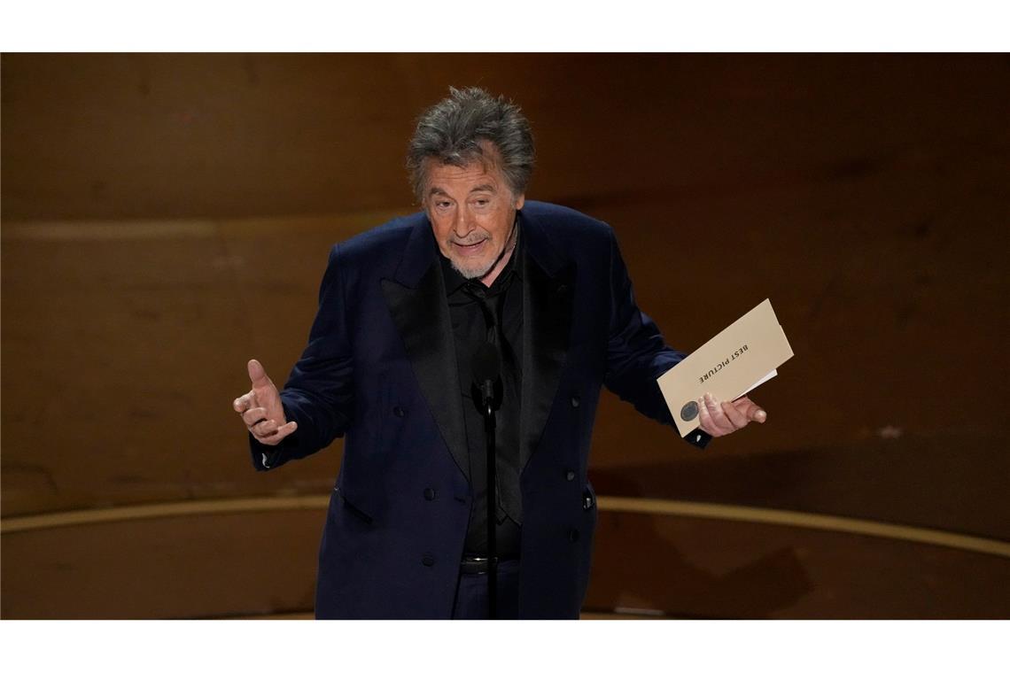 Al Pacino mit 85 - alter Papa mit vielen Rollen Auf der Oscar-Bühne stand Pacino noch 2024 im Rampenlicht, als er am Ende der Gala die Trophäe für den Spitzenfilm "Oppenheimer" aushändigte.