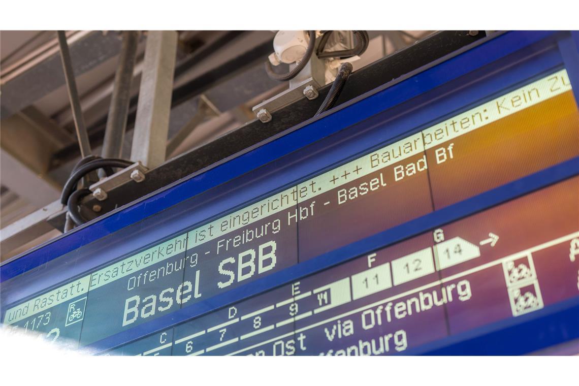 Bahn reagiert auf volle Regionalzüge Auf der Rheintalbahn werden noch bis Sonntagabend einzelne Streckenabschnitte repariert und saniert.